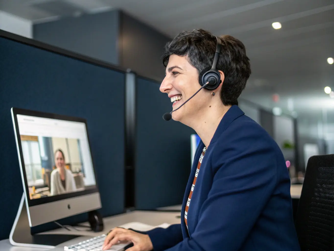 A photo of a customer service representative assisting a client over the phone, showcasing Global Route PL's commitment to customer satisfaction.